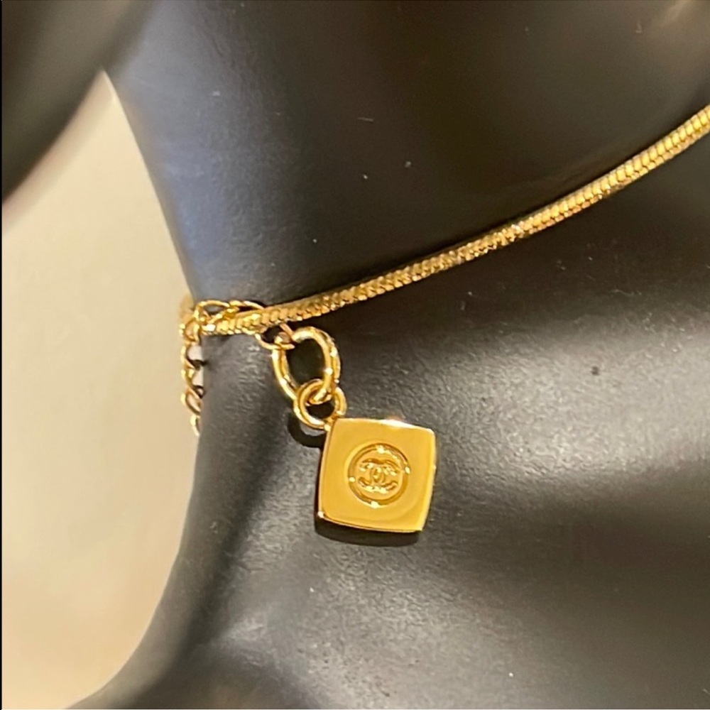 CHANEL Gold Necklace with Pearl and Logo Charm - Picture 4 of 10